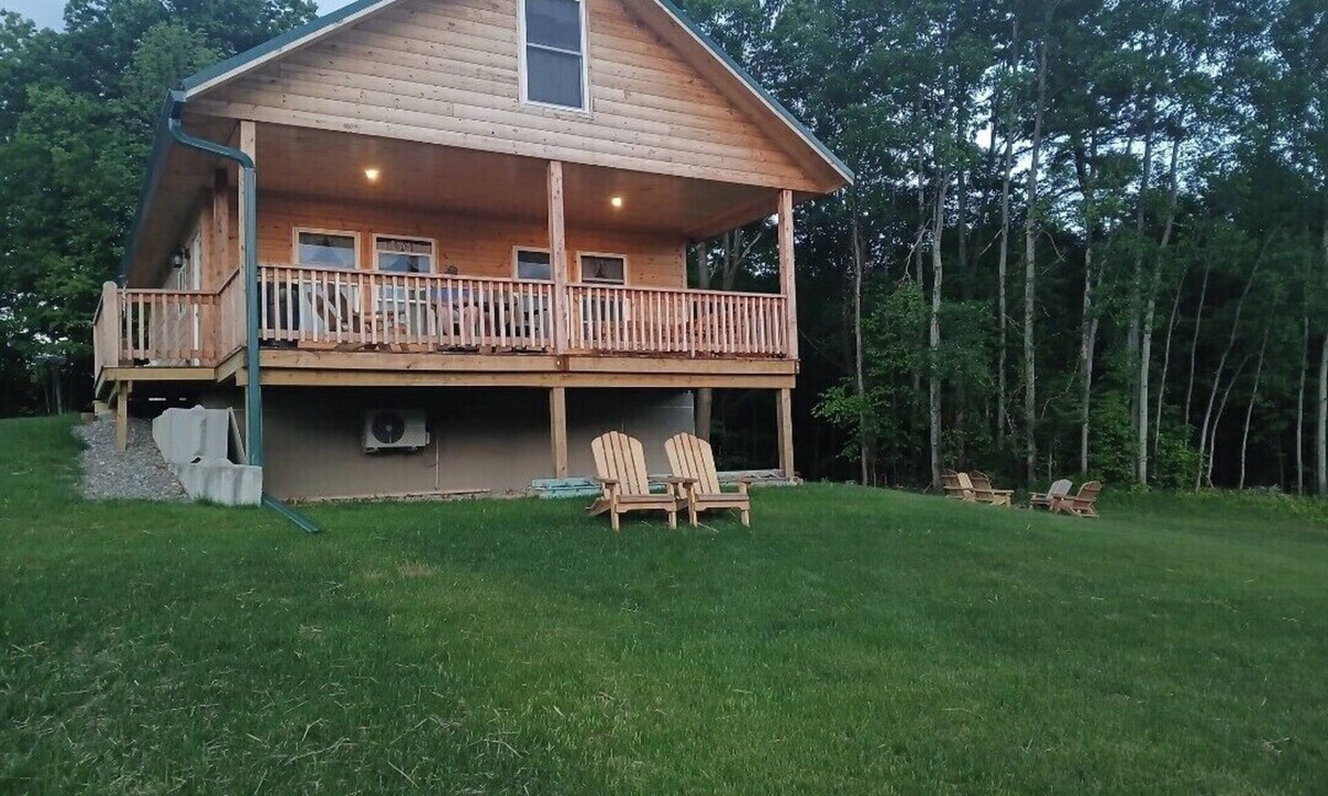 Naples Cabin | Edson House-Charming 3-bedroom house with central air in lovely Naples