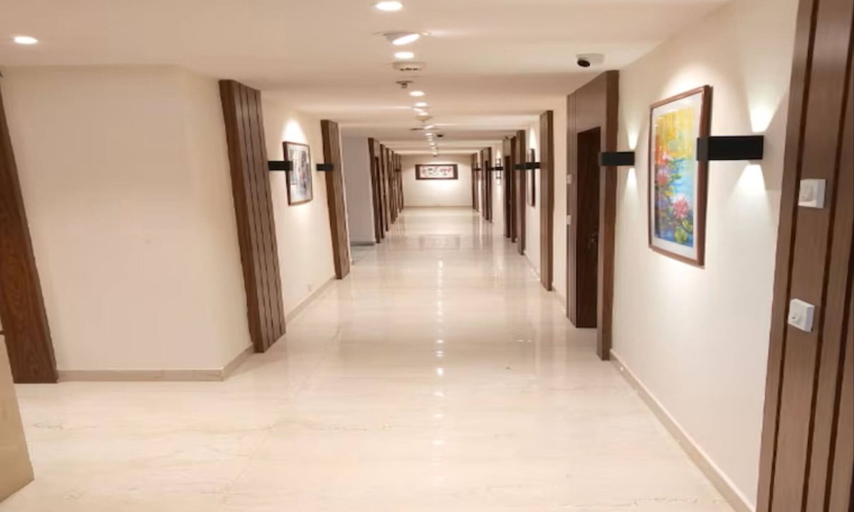 Krishnanagar Hotel | Eennra Maanikko