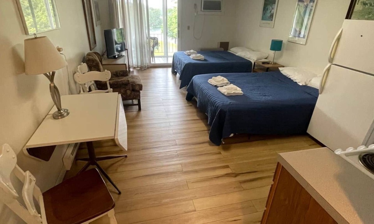 Wolfeboro Apartment | Efficiency 5-Piping Rock Resort