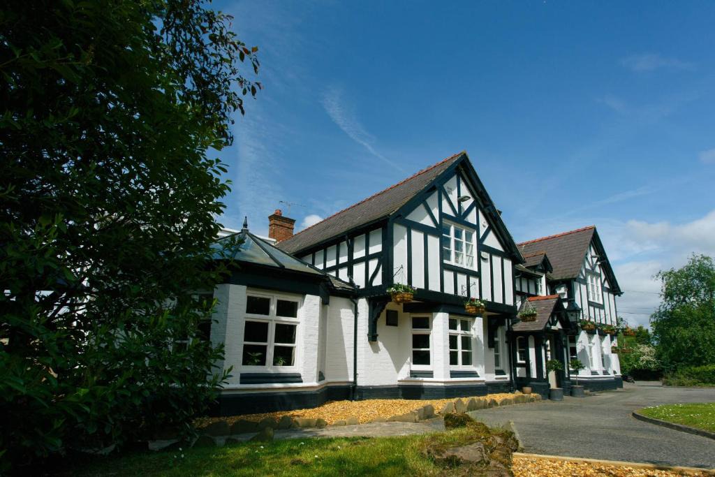 Broxton Hotel | Egerton Arms