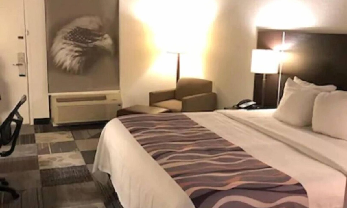 Niceville Hotel | Eglin Extended Stay Hotel, a Howard Johnson by Wyndham