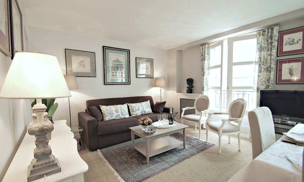7th Arrondissement Apartment | Eiffel-Invalides, New & Elegant