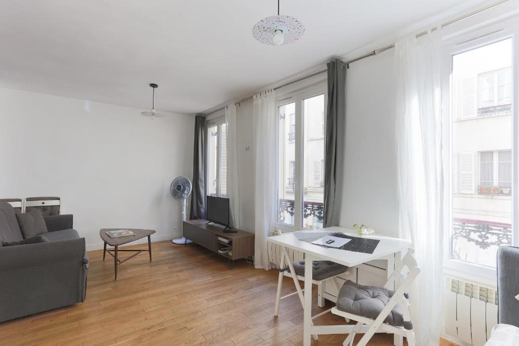 Faubourg Saint-Germain Apartment | Eiffel Tower Royal Apartment