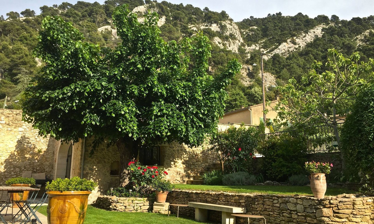 Robion House | Eighteenth-century stone farmhouse with swimming pool at the top of a historic village