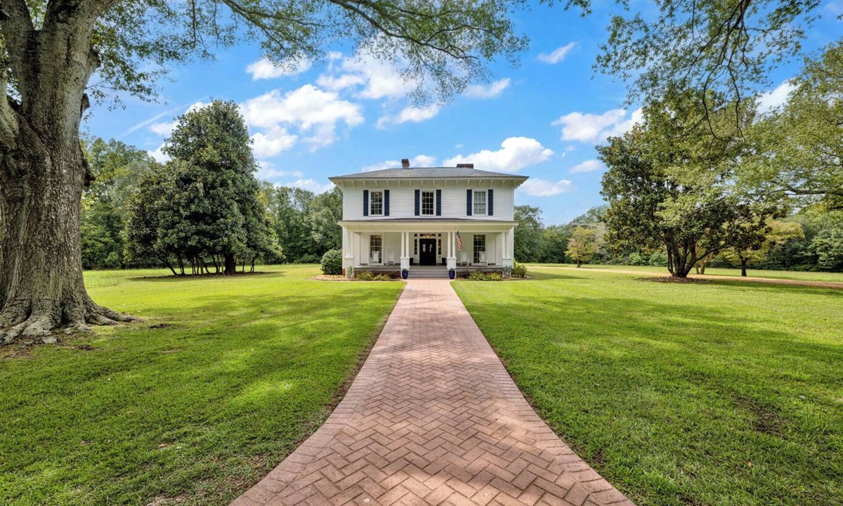Jacksonville House | Eighty Oaks, A Fully Renovated Luxury Estate On 22 Acres In Jacksonville, AL