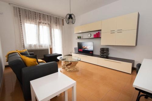 Conegliano Apartment | Einaudi Apartment, PS5, near the city center