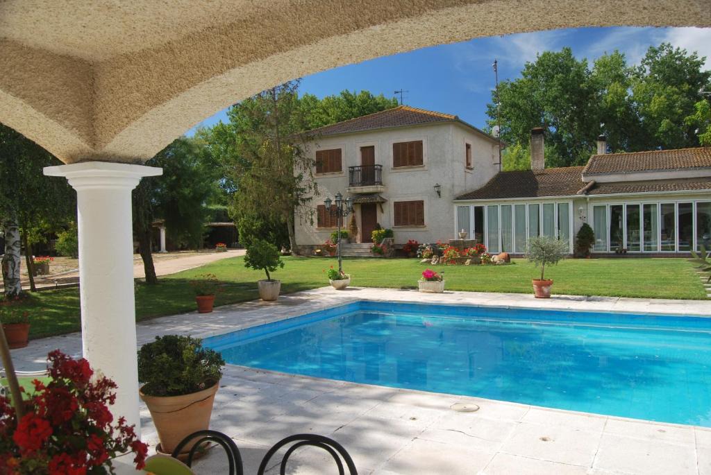 Pelabravo House | El Campillo