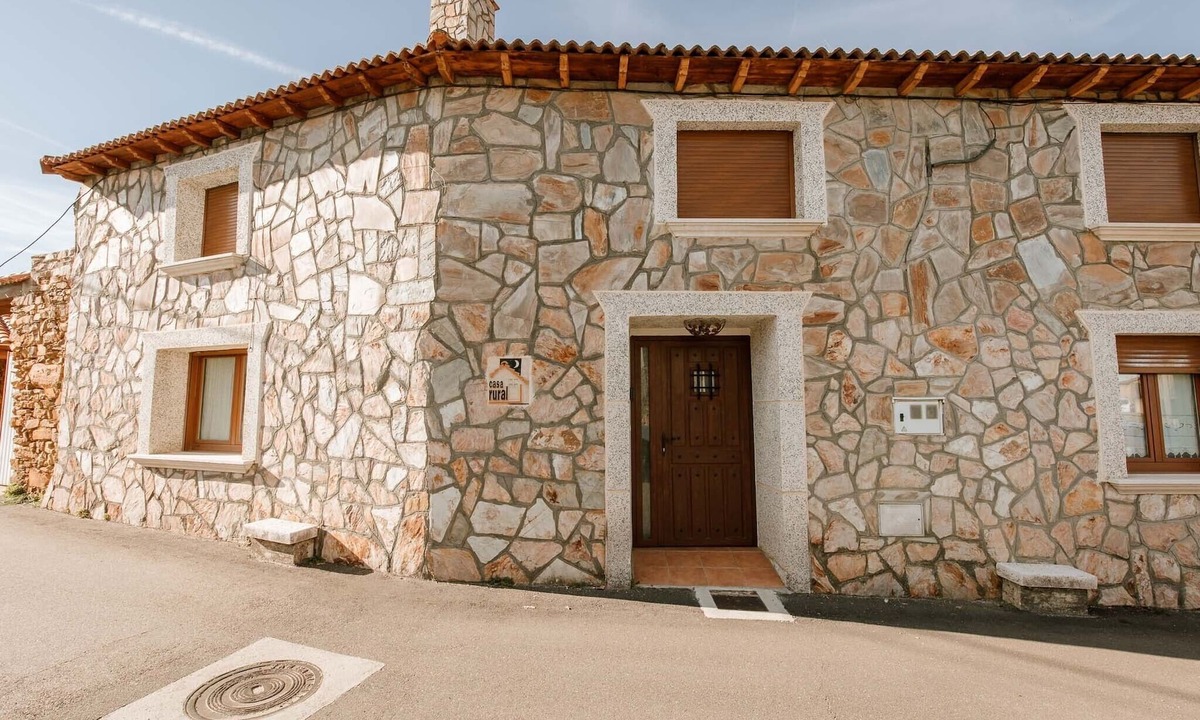Otero de Bodas House | El Cañico Country House with Private Terrace, Views, and Garden in Zamora