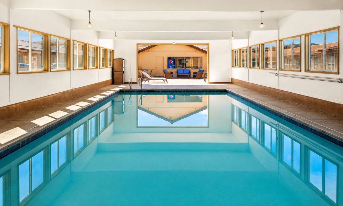 North Fremont Street Hotel | El Castell Motel