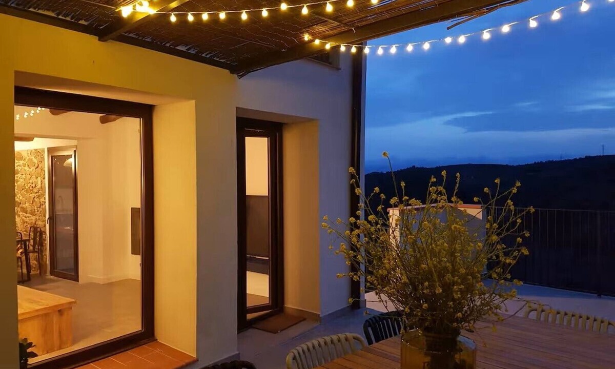 Gratallops House | El Corralet del Lloar, views to the Montsant and Priorat wines.