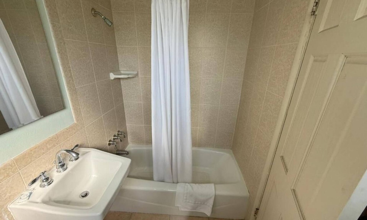 East Pasadena Hotel | El Rancho Motel - Pasadena