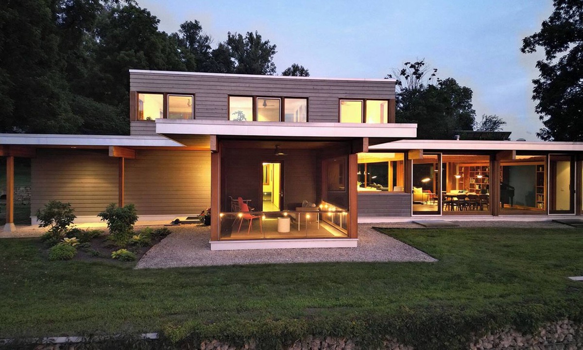 Spring Green House | Elderflower Retreat: a modern ranch overlooking the valley with view of Taliesin