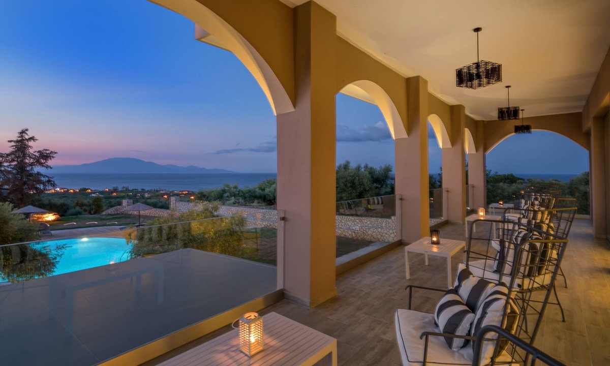 Planos Hotel | Elegance Luxury Executive Suites - Adults Only
