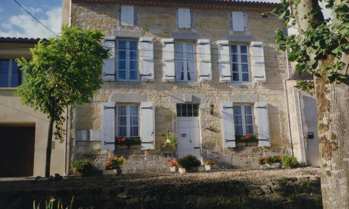 Clairac House | Elegant 18thC ‘Maison de Maitre’ overlooking River Lot and Clairac Abbey