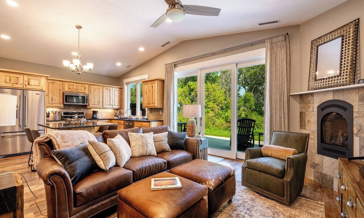 Sheridan Condo | Elegant 2BD, 2BA creekside retreat in Powderhorn Golf Community. This private guest suite comfortably fits 4 & features a cozy fireplace, beautiful kitchen & expansive patio w/a BBQ overlooking Goose Creek. Perfect for a quiet getaway.