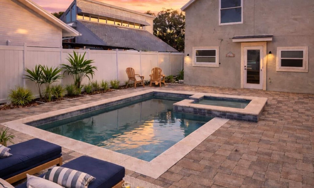 Bayshore Beautiful House | Elegant 3 bedroom bayshore home with pool and hot tub