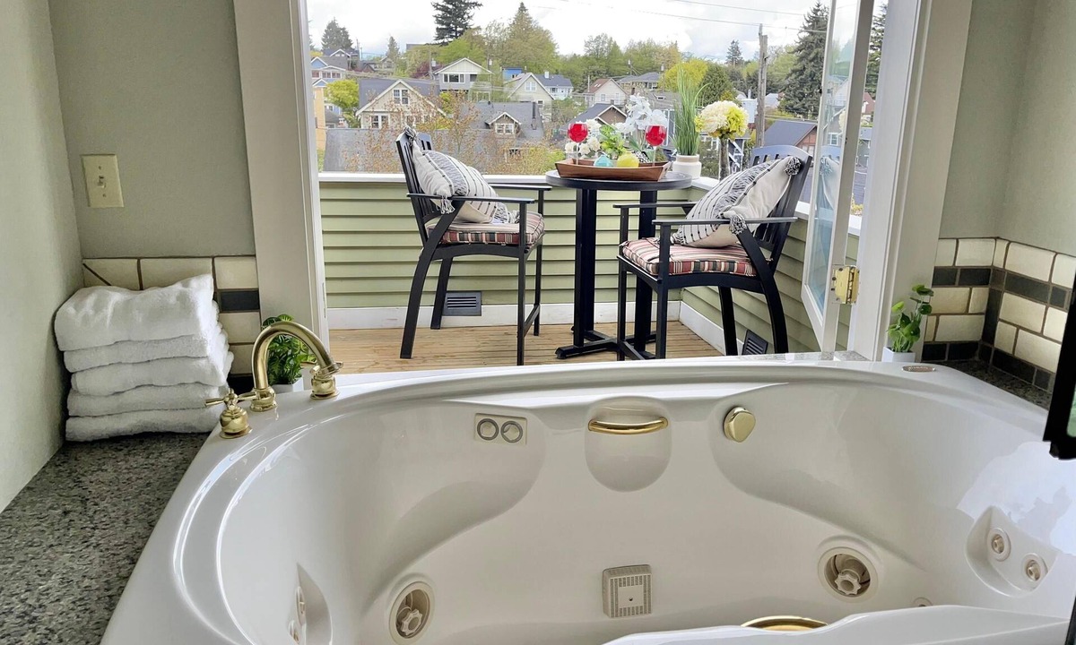 Queen Anne House | Elegant 7BR/4BA Queen Anne Home | Walkable & Perfect for Groups