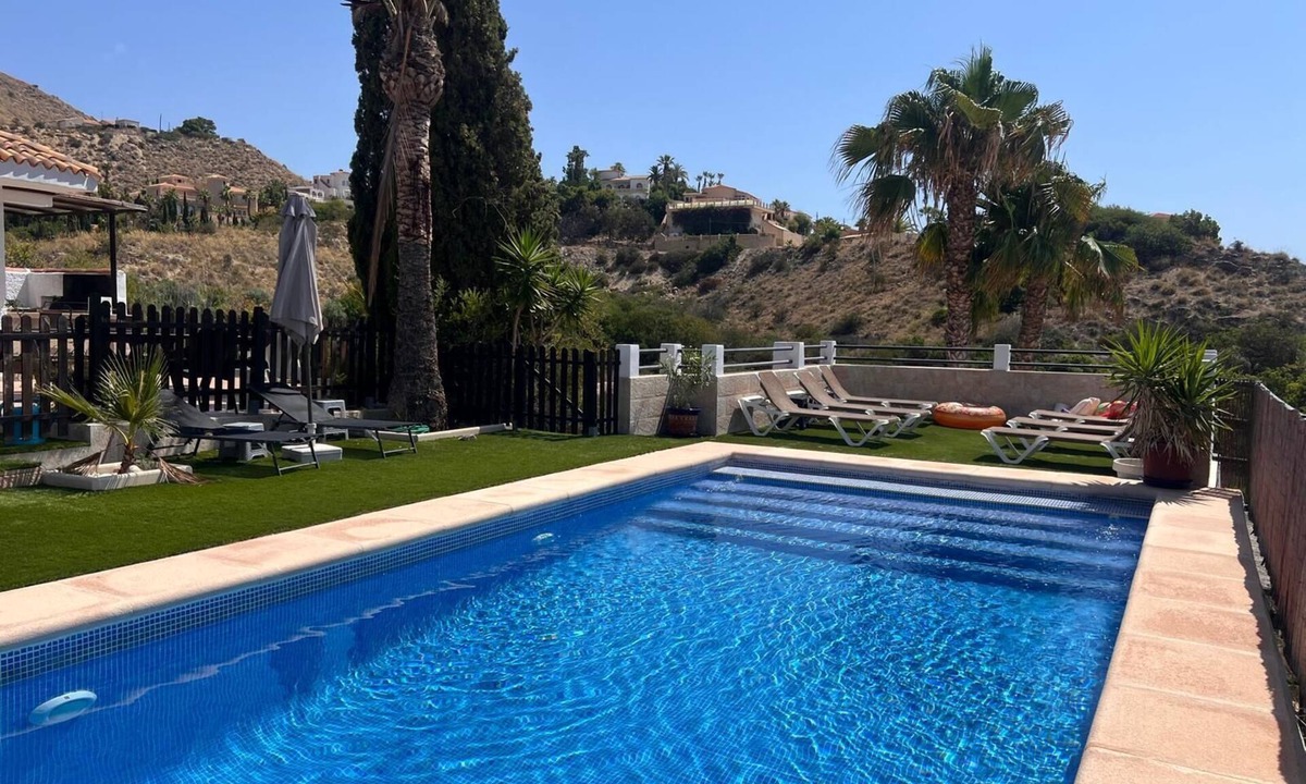 Coveta Fuma Villa | Elegant & Affordable Villa, Private swimming pool sleeps 4 to 10 adults