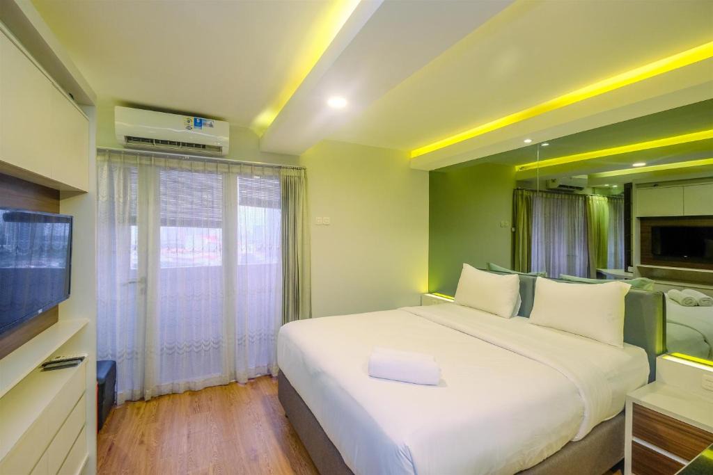 Old Jakarta Apartment | Elegant and Comfy Studio Amethyst Apartment By Travelio