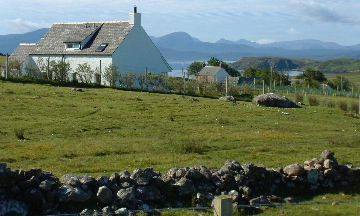 Achiltibuie Cottage | Elegant and secluded cottage with stunning views of the Summer Isles