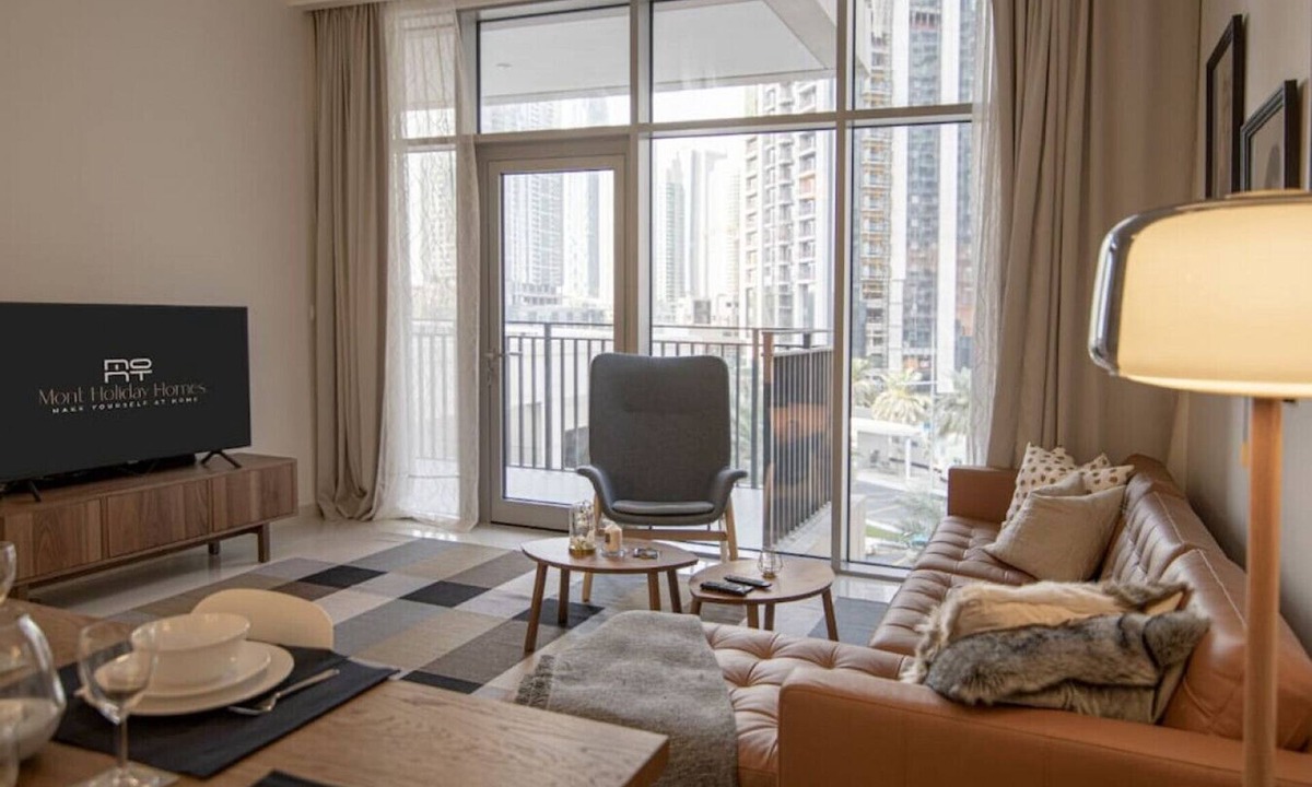 Downtown Dubai Apartment | Elegant Apt With Balcony Minutes from Burj Khalifa