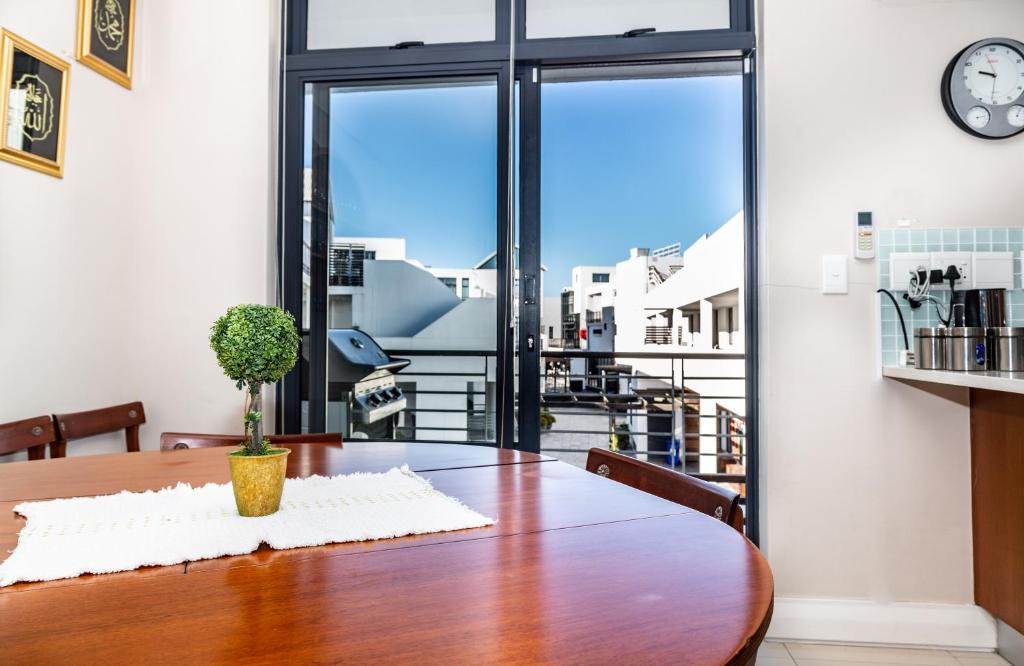 Big Bay Apartment | Elegant Beachfront 192 Eden on the Bay Beachfront Apartment, Blouberg, Cape Town