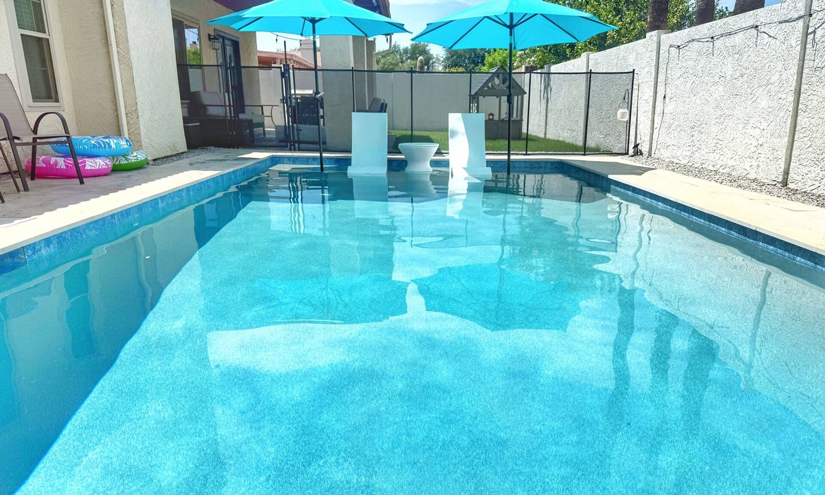 Gilbert House | Elegant & Escape w/Pool! Cozy Family-Friendly Home w/Foosball
