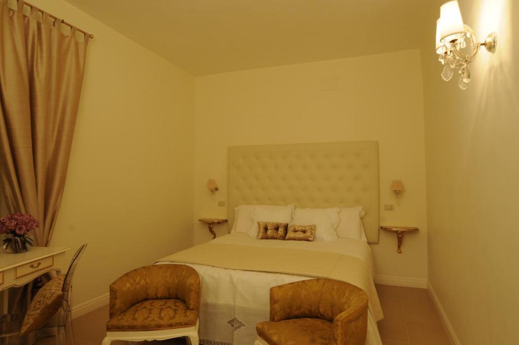 Rione IV Campo Marzio House | Elegant Flat Spanish steps