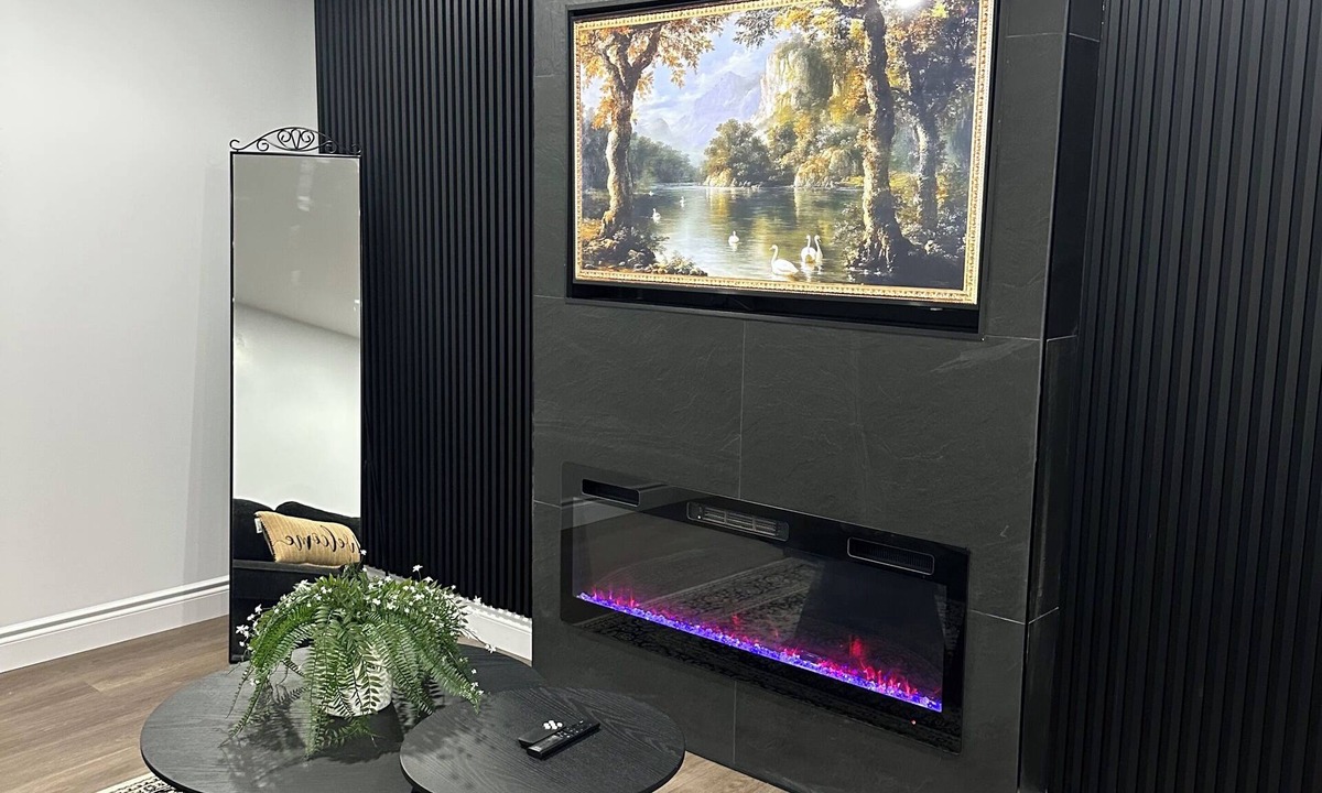 Windsor House | Elegant home 10mins drive to Detroit/Windsor border & 5 mins to Windsor airport.