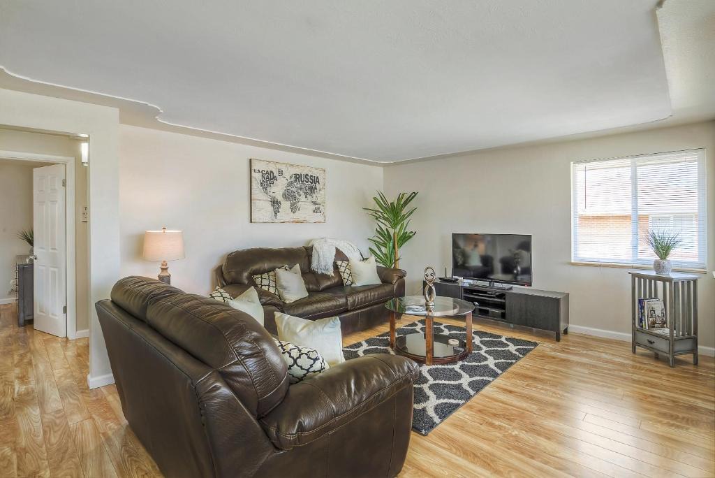 Edgewater Apartment | Elegant home, Convenient Access To Denver