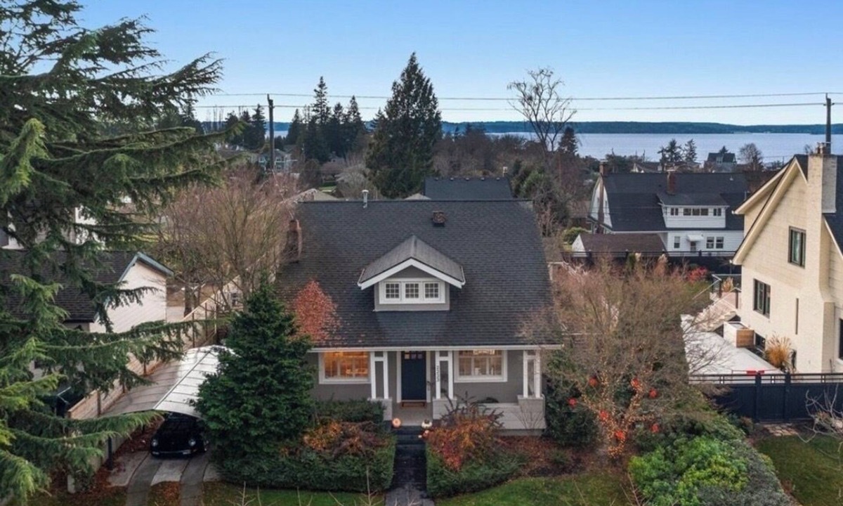 North Admiral House | Elegant, light filled West Seattle home, in desirable and walkable neighborhood