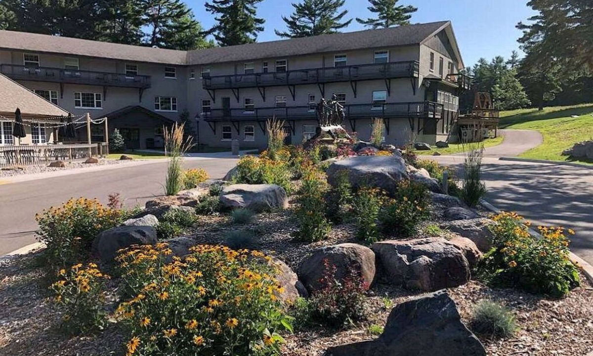 Iron Mountain Apartment | Elegant Lodge with Bunkbeds | Skiing Haven