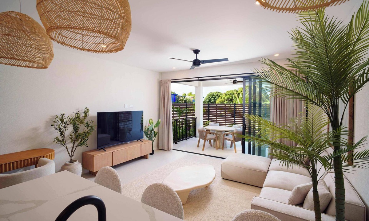 Gibbes Condo | Elegant LUX 2BR, 3mins to Beach! Pool & Deck