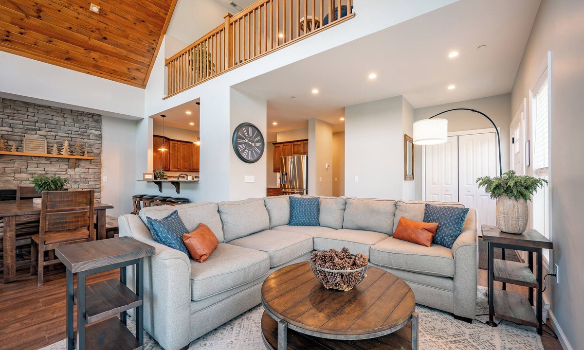 McHenry House | Elegant Mt Top Whitewater Retreat: King Beds & Hot Tub
