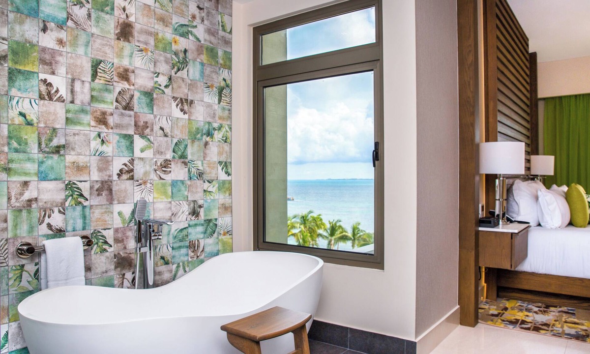 Cancun Resort | Elegant Oceanfront 3BR Suite in Cancun – Luxury & Space for 8 Guests