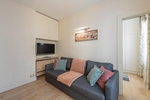 Quartier du Faubourg-Montmartre Apartment | Elegant Parisian Stay - Steps to Opéra, Lafayette & Dining