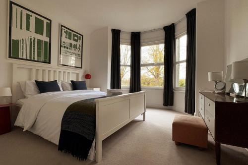 Earley House | Elegant Reading Haven: 2BD Period Charm & Garden