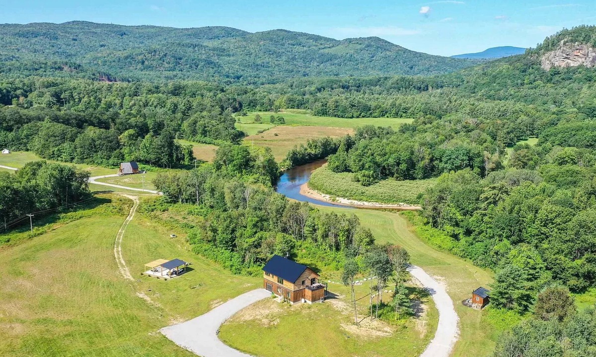 Rumney House | Elegant Riverfront house in Rumney with hot tub, outdoors, fitness equipment