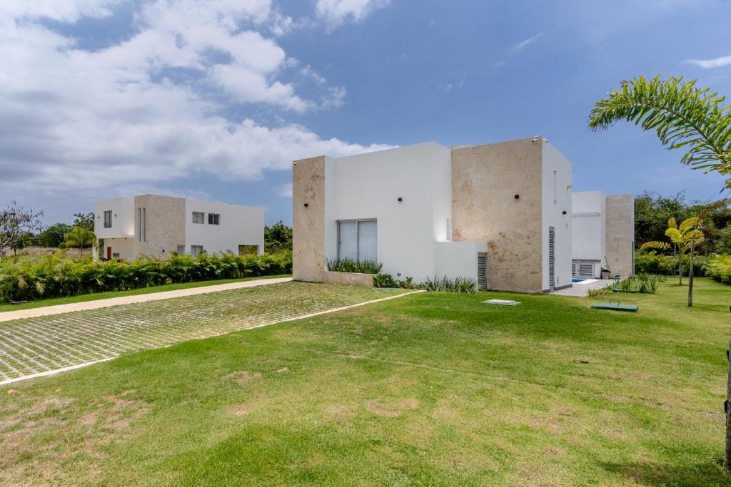 El Soco Villa | Elegant Seaside Villa Steps to Beach & Golf Course