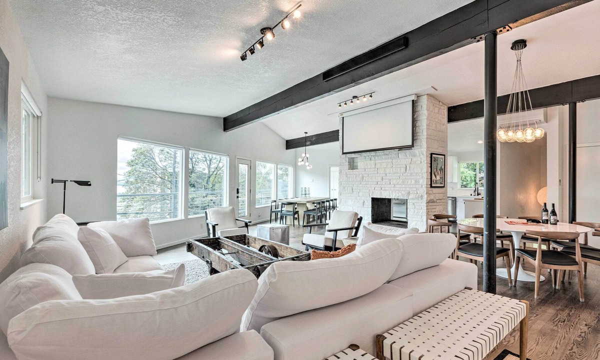 West Queen Anne House | Elegant Seattle Escape < 2 Mi to Space Needle