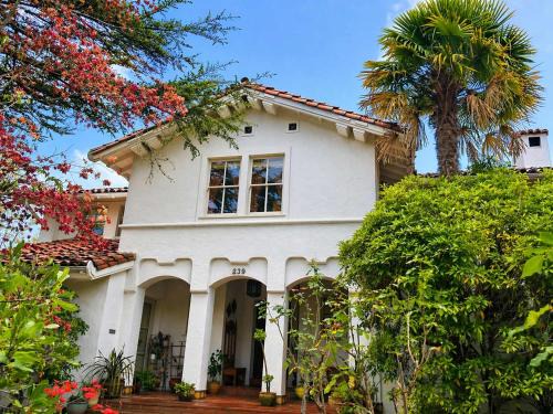 Claremont House | Elegant Spacious Prvt Studio Upscale Berkeley