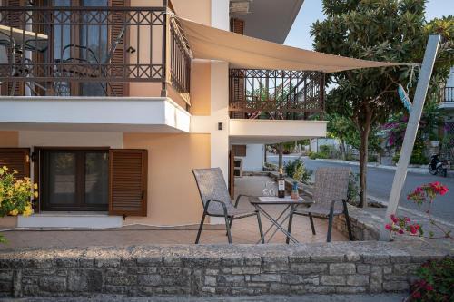 Ireon Apartment | Elegant Studio by the Beach in Ireon on Semi Basement Level