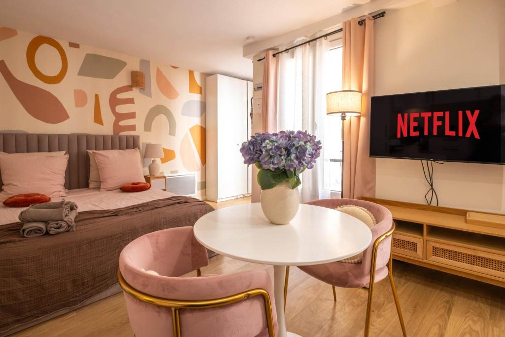 Notre-Dame-des-Champs Apartment | Elegant Studio Steps from Le Bon Marche