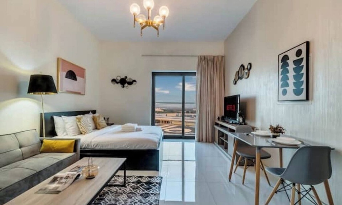 Al Quoz Apartment | Elegant Studio with Balcony in Liwan – Ideal for Long Stays in Dubai