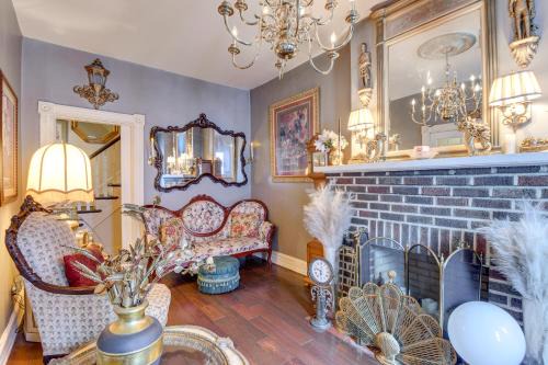 Downtown Baltimore House | Elegant Upton Rowhouse 2 Mi to Inner Harbor!