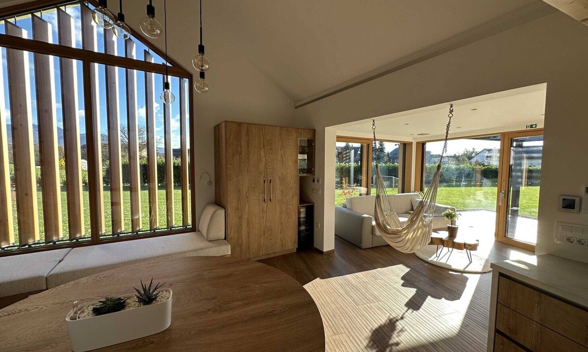 Sencur House | Elegant Warm Bliss Hideaway Escape Lodge - Holiday Home with Hot-Tub