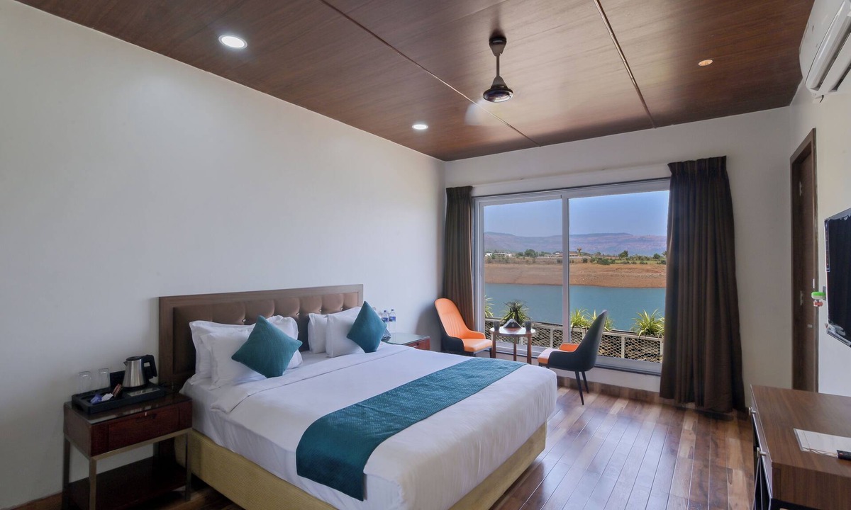Rajgurunagar Hotel | Elegant Waterfront Resort