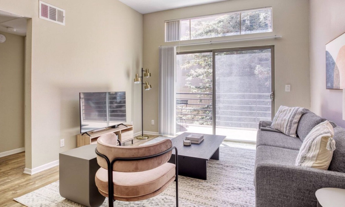 Woodland Hills Apartment | Elegant Woodland Hills 2BR w/ W/D, Gym & Pool, near 101, by Blueground