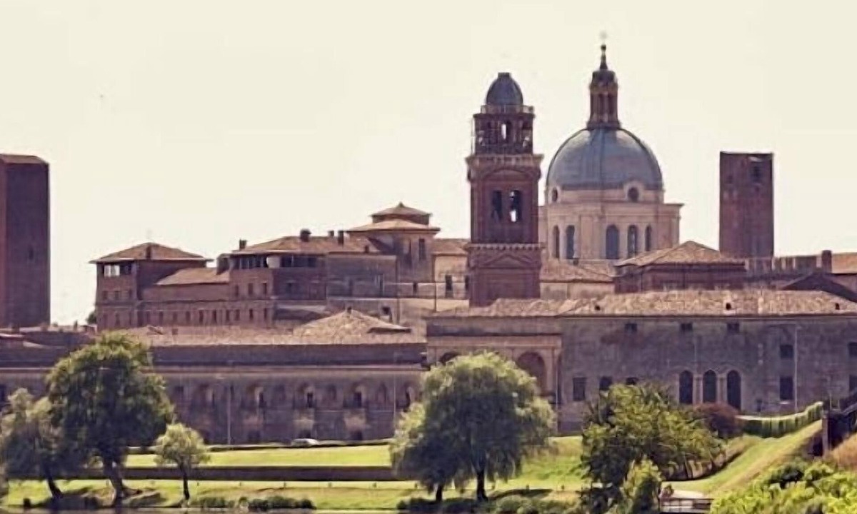 Mantua Apartment | ELEGANTE E TRANQUILLA CASA VACANZE A 2 PASSI DAL LAGO SUPERIORE.