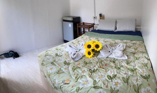 Bang Bao Bay Hostel | elephant garden